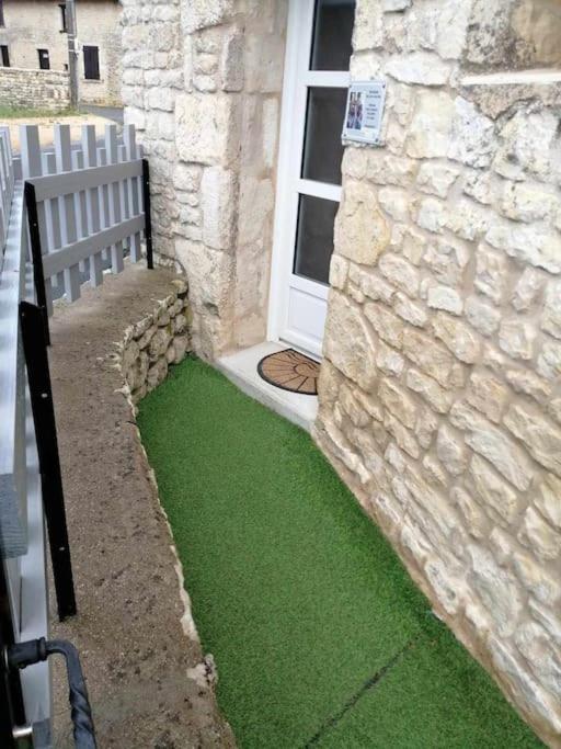 Gite Bin Benaise Draps Et Serviettes Compris Pamproux Kültér fotó