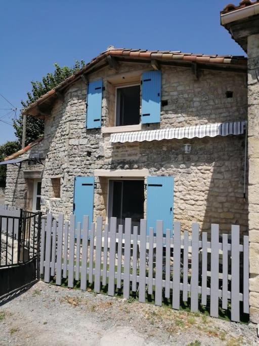 Gite Bin Benaise Draps Et Serviettes Compris Pamproux Kültér fotó